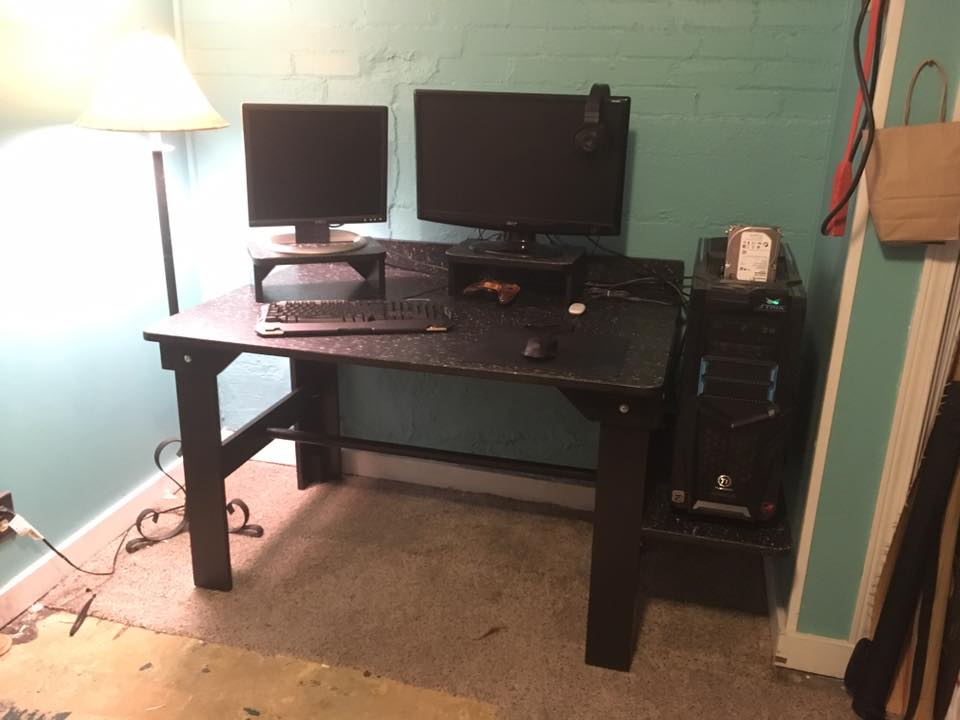 Sturdy work desk
